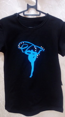 Футболка с аппликацией и стразами