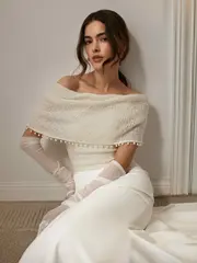 Болеро с широким воротом и жемчужинами