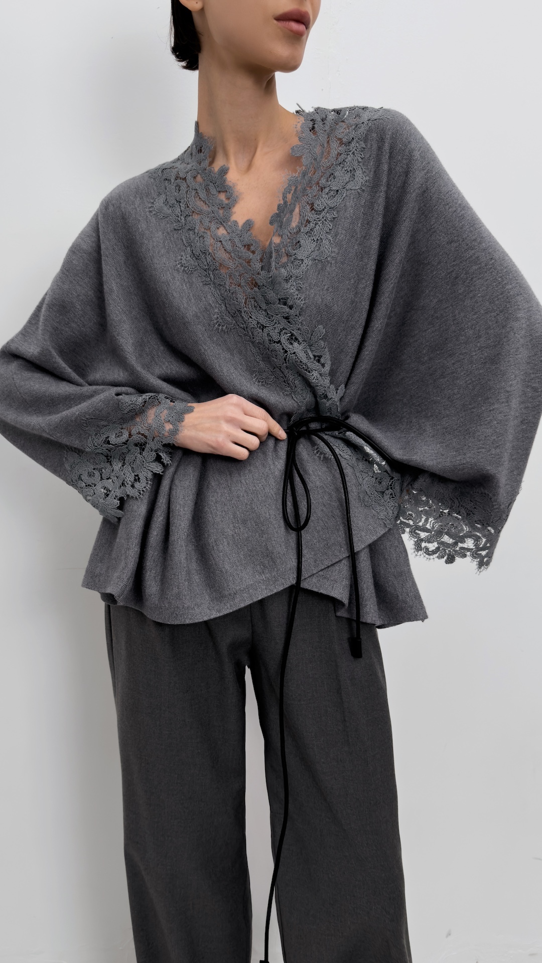 Кардиган свободного кроя с кружевной аппликацией