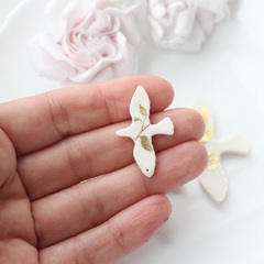 Подвеска Птица голубь, белый с золотом, S 35*22 мм, S050