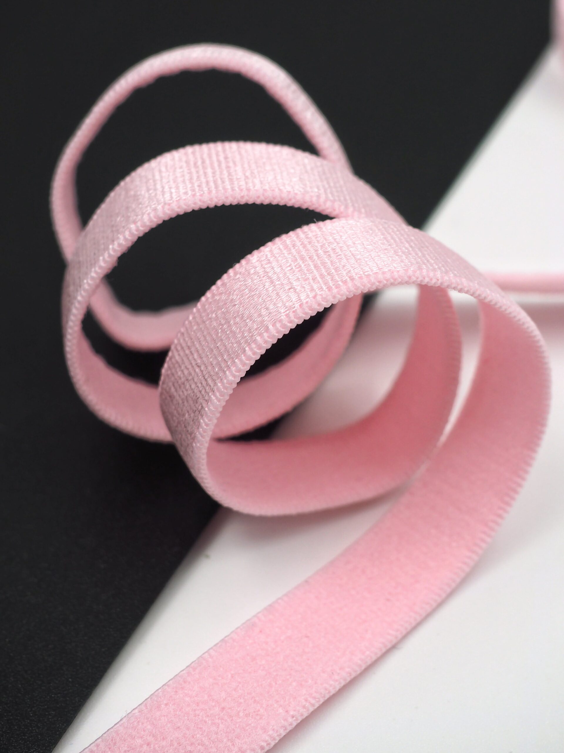 Резинка бретелечная нежно-розовая глянцевая ширина 10 мм