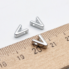 Подвеска-бусина Буква V, цвет серебро (родий), размер 8,5*6,5 мм, отверстие 1,5 мм, цена за 1 шт