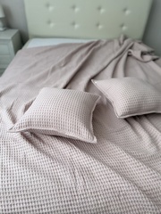 Комплект плед + 2 подушки с наполочками с "ушками" из вафельного полотна, хлопок, розовый