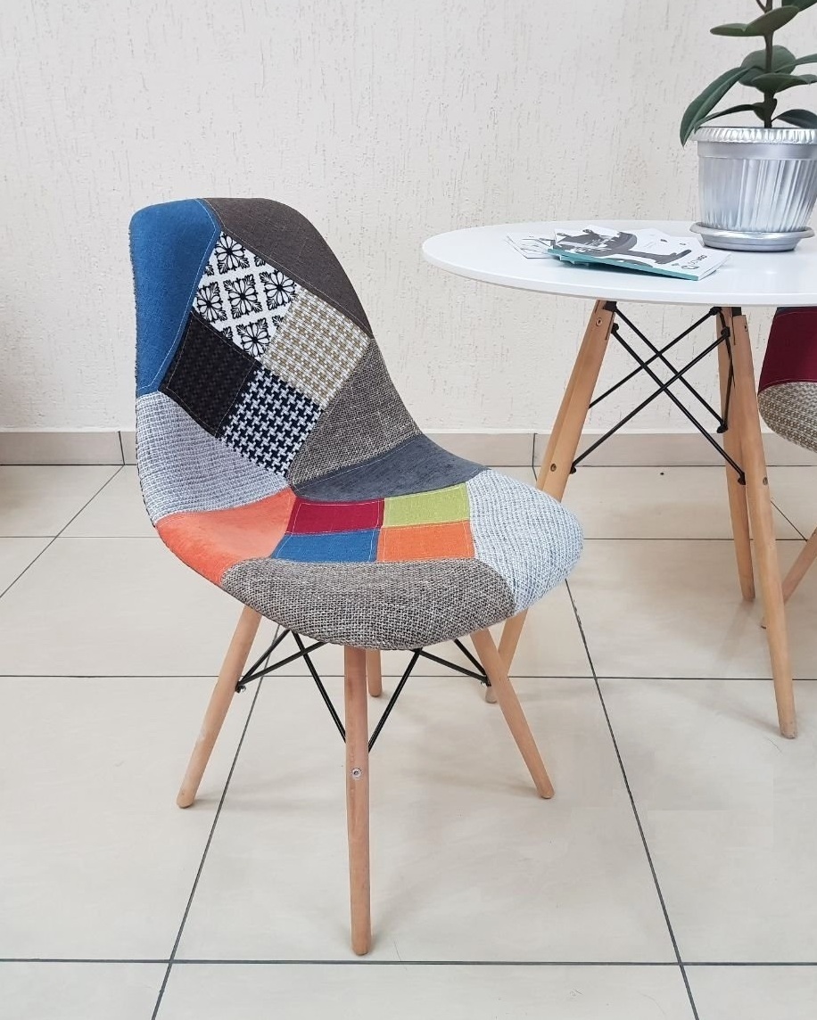 Модели стульев Eames для кухни