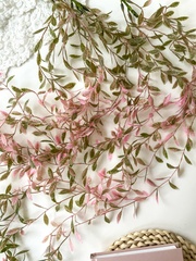 Ампельное растение, свисающая искусственная зелень, пепельно-розово-оливковый окрас, 105 см, набор 3 ветки