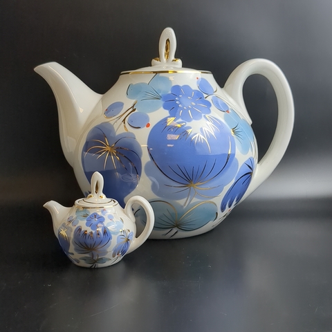 Набор из 2х чайников разного размера доливной и заварочный, фарфор, цветочный декор, золочение, Городницкий ФЗ, винтаж СССР 1970-1990 гг