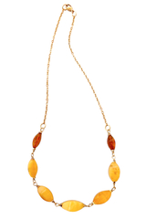 Колье янтарное на тонкой цепочке