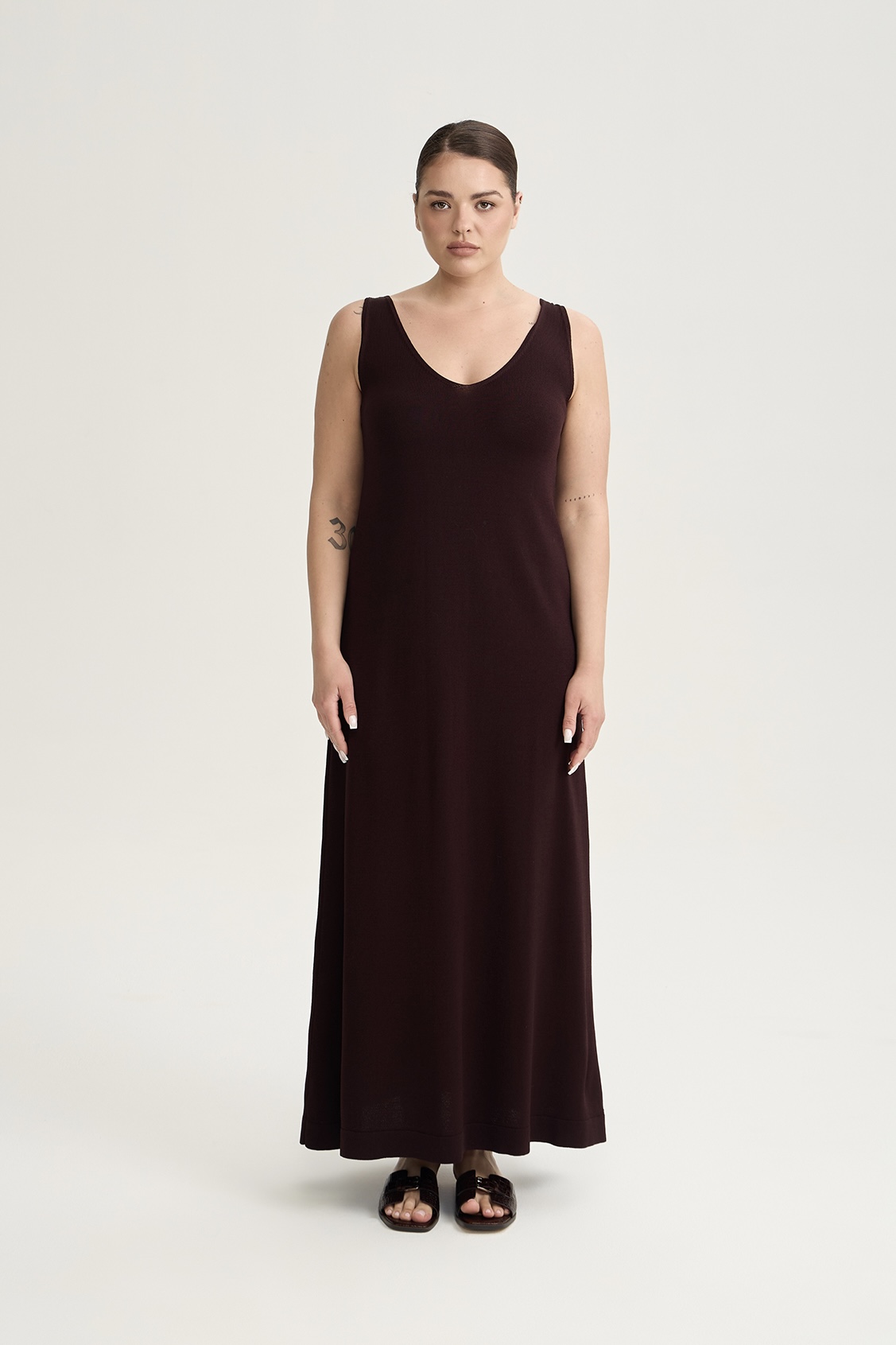 Платье-майка вязаное с круглым вырезом, шоколад