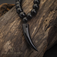 Чётки-браслет с когтем. Чёрный нефрит. 20 бусин