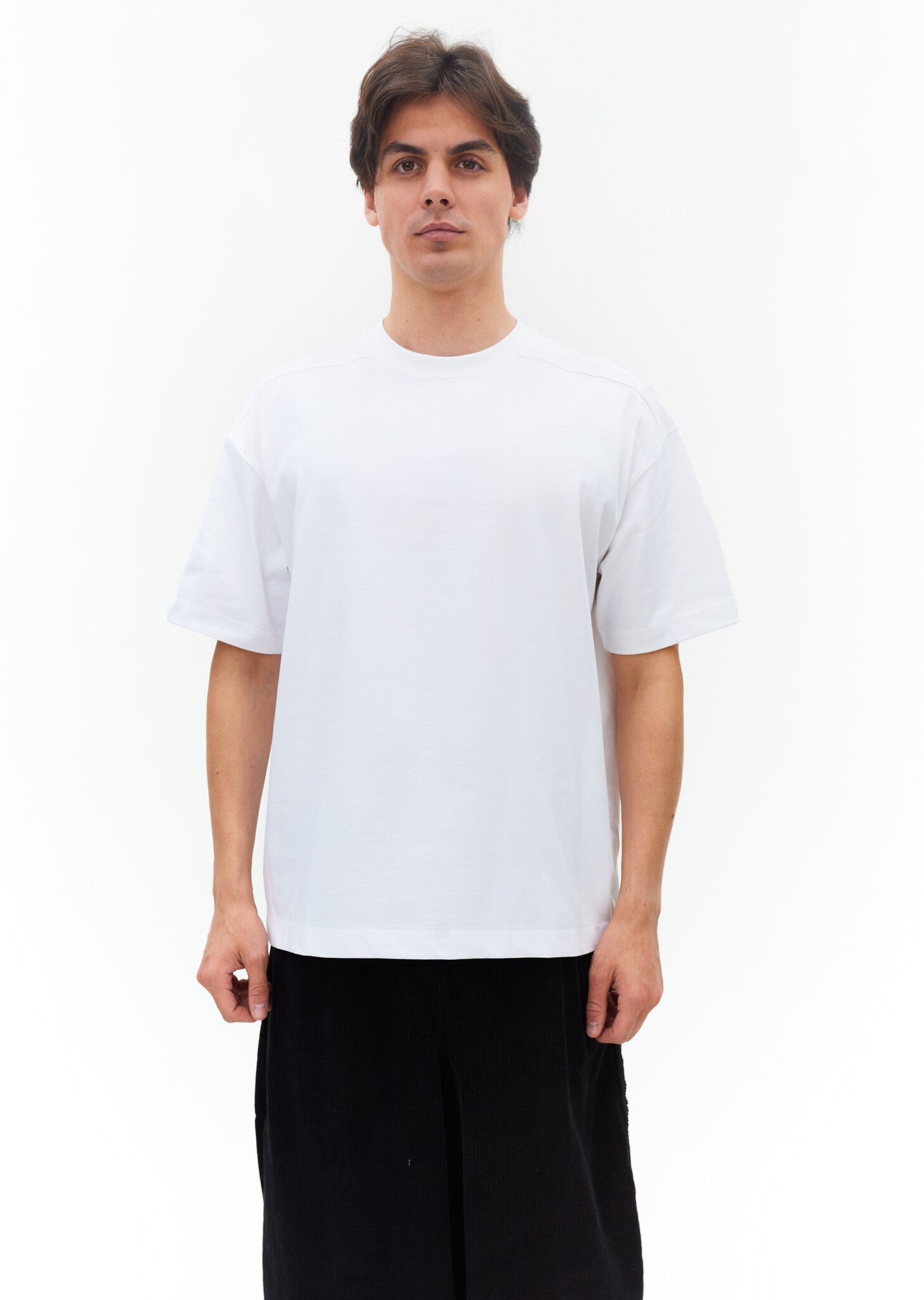 Белая базовая футболка LAINE с круглым вырезом