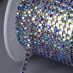 Стразовая цепь дуохромная, 2мм, красный кристалл с синим напылением в серебристых цапах