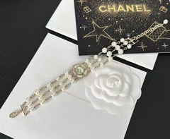 20182-braslet-trekhryadnyj-chanel-iz-zhemchuga-s-podveskoj-roza