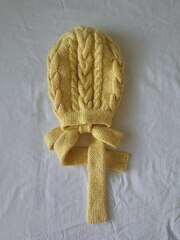 Описание по вязанию чепчика спицами "Daisy Bonnet"