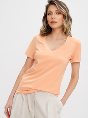 Трикотажная футболка с глубоким V-вырезом