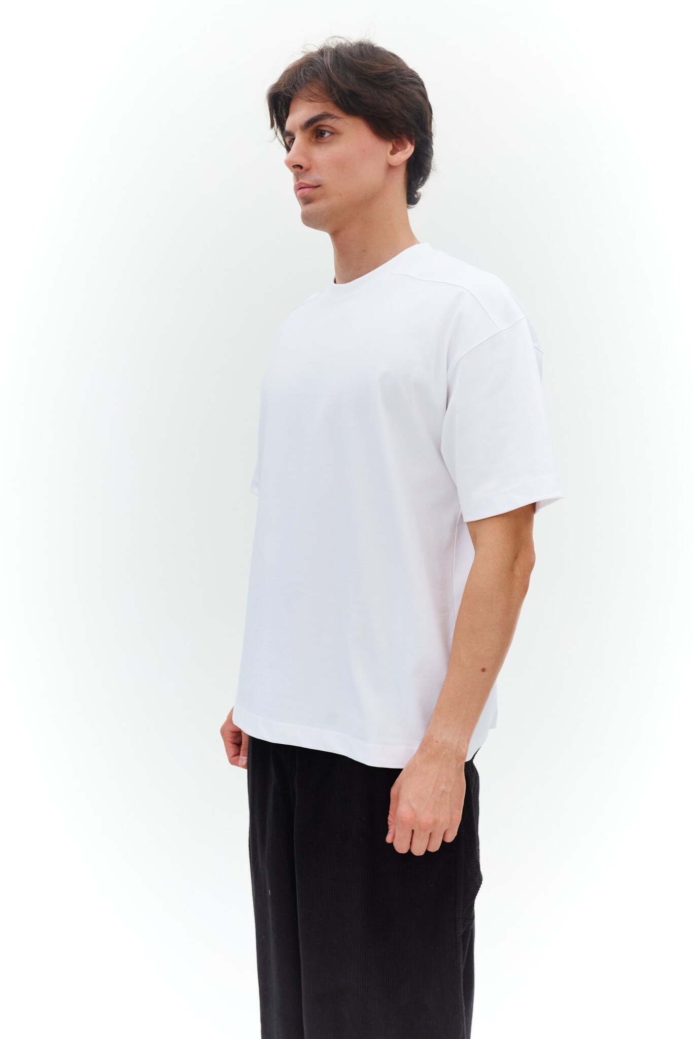 Белая базовая футболка LAINE с круглым вырезом