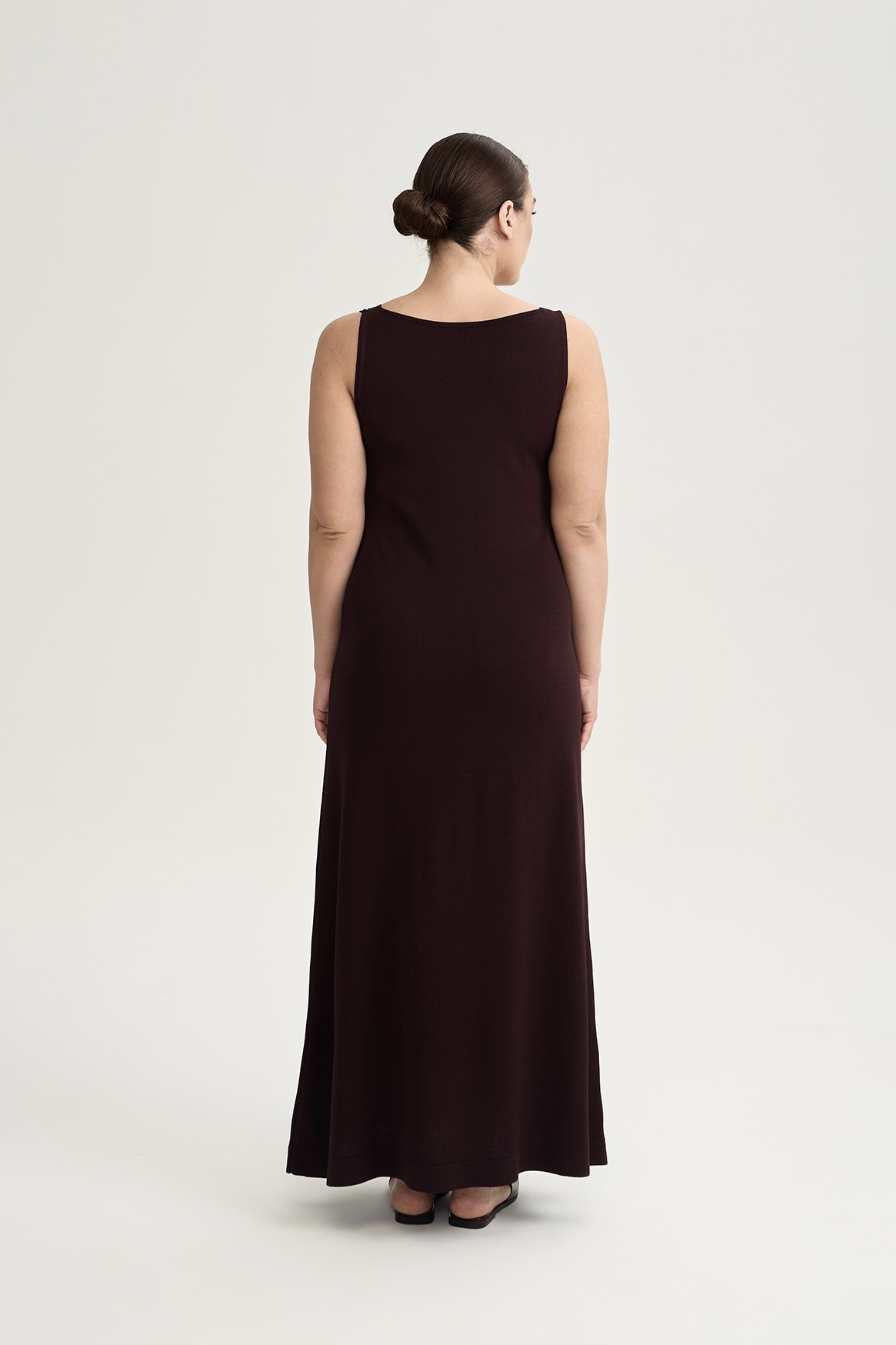 Платье-майка вязаное с круглым вырезом, шоколад