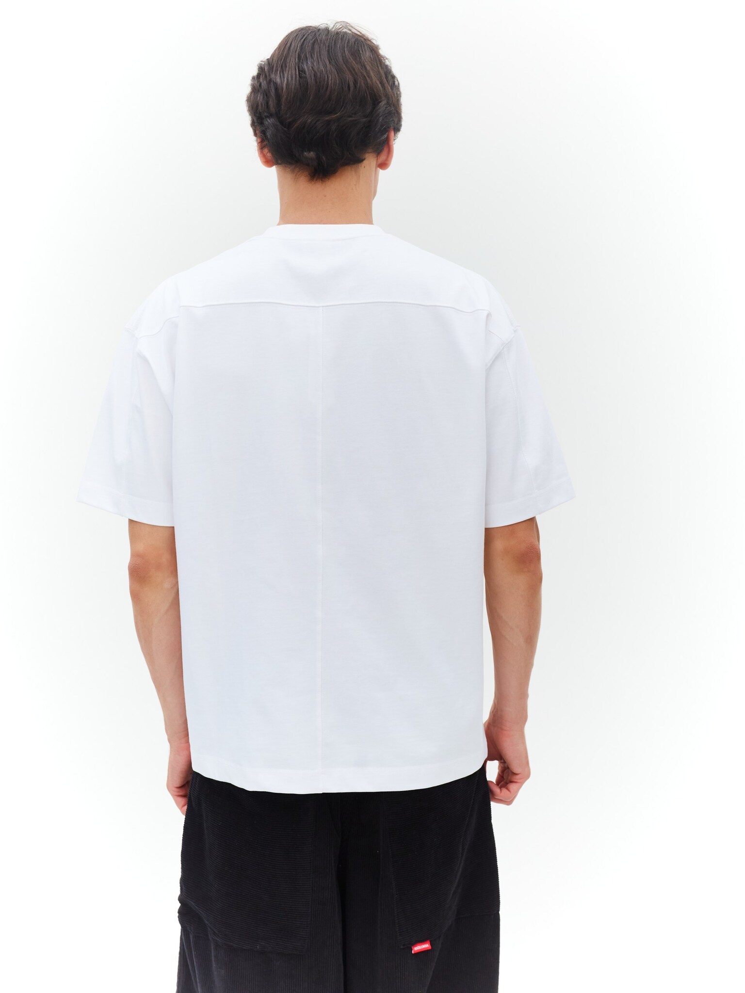 Белая базовая футболка LAINE с круглым вырезом