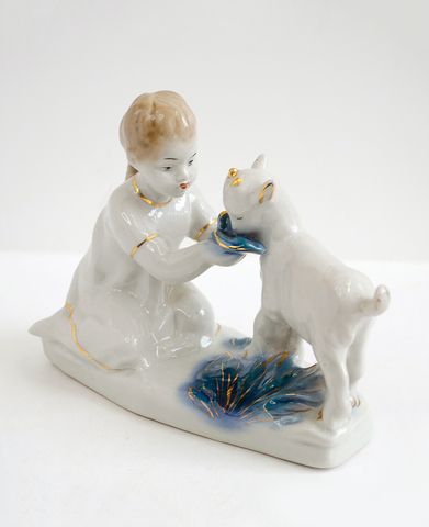 Аленушка и братец Иванушка. Фарфоровая скульптура. Старая Гжель. СССР. 1970-е. Ручная роспись.