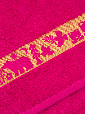 Полотенце махровое с жаккардовым золотистым бордюром «Золотая Дубрава» малинового цвета