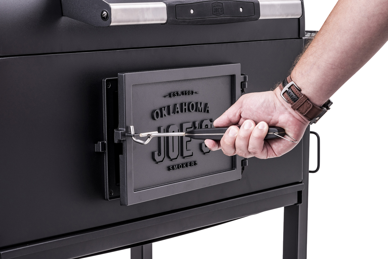 Угольный гриль Oklahoma Joe's Judge Limited Edition