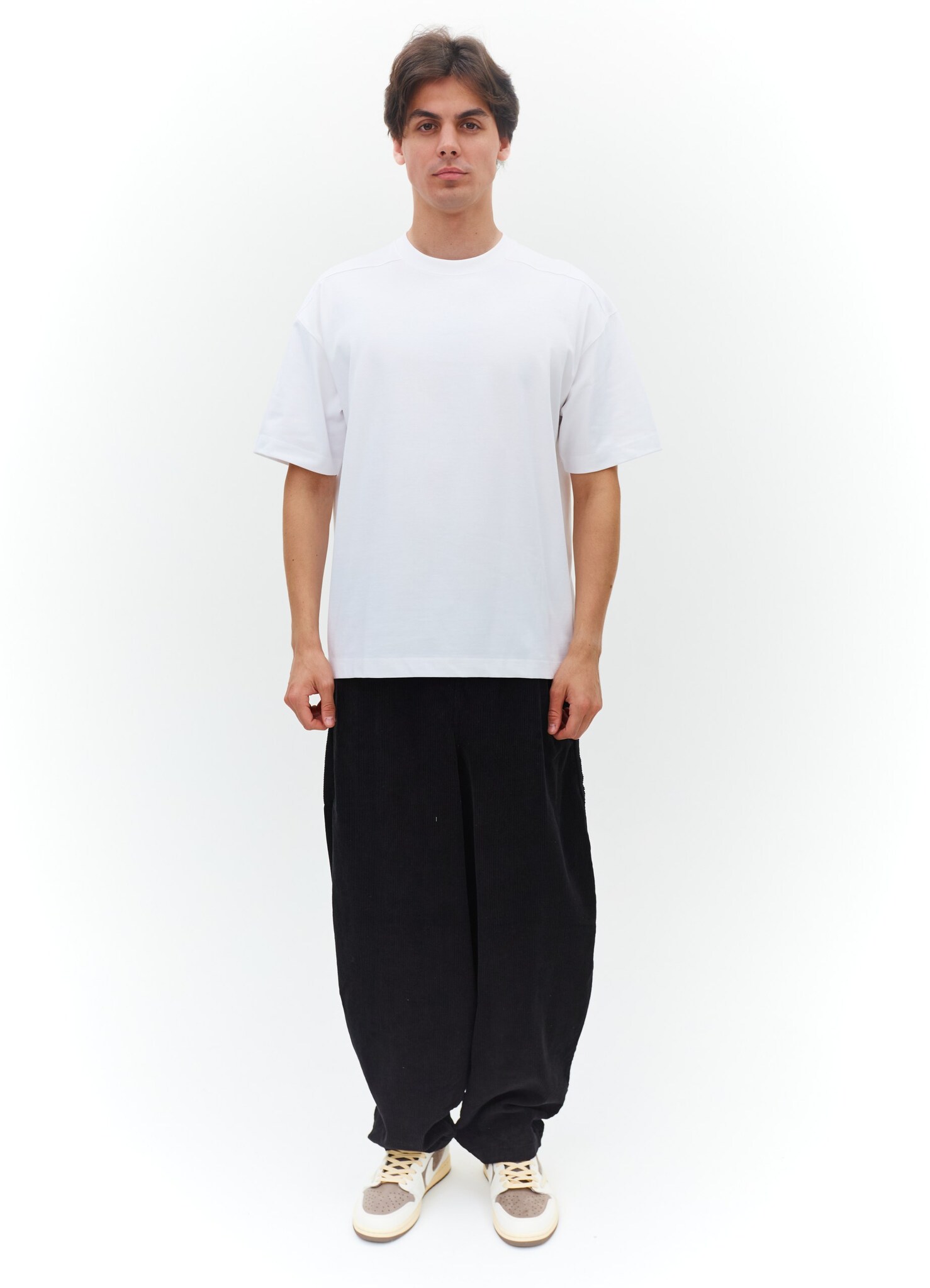 Белая базовая футболка LAINE с круглым вырезом