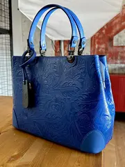 Женская форматная сумка из натуральной кожи королевского синего цвета