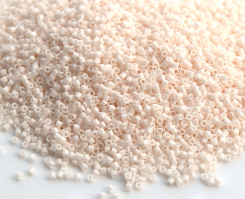 DBS-1490 Бисер цилиндрический Миюки делика 15/0 /Miyuki delica 15/0 Opaque Bisque White