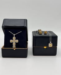 Крест GRAFF из серебра 925 пробы на цепочке с желтыми цирконами бриллиантовой огранки