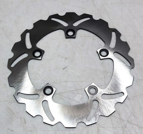 Диск тормозной задний на Yamaha YZF R6, YZFR1/R1M, MT-10/ABS, серебристый лепестковый