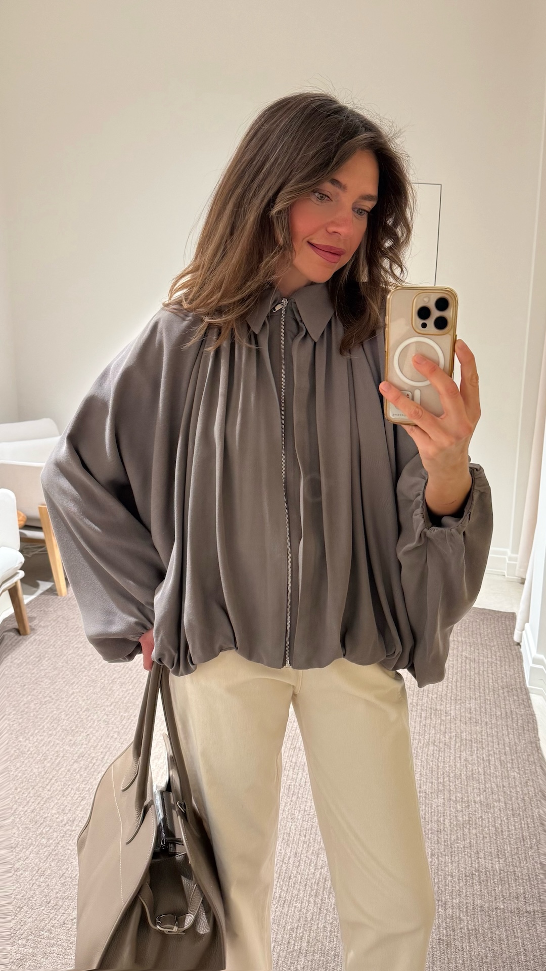 Присборенный жакет фасона летучая мышь