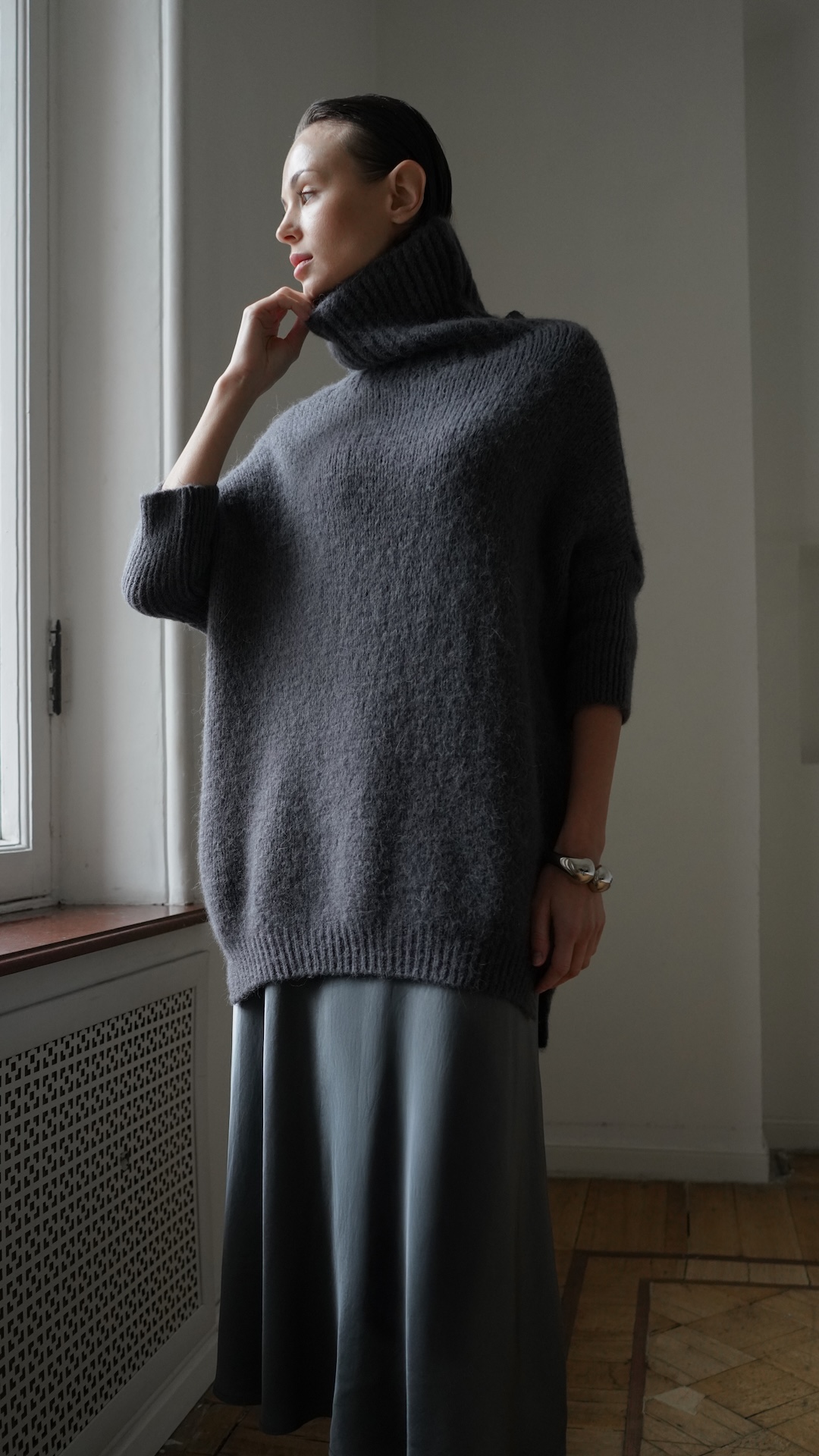 Свитер с коротким рукавом и высоким горлом