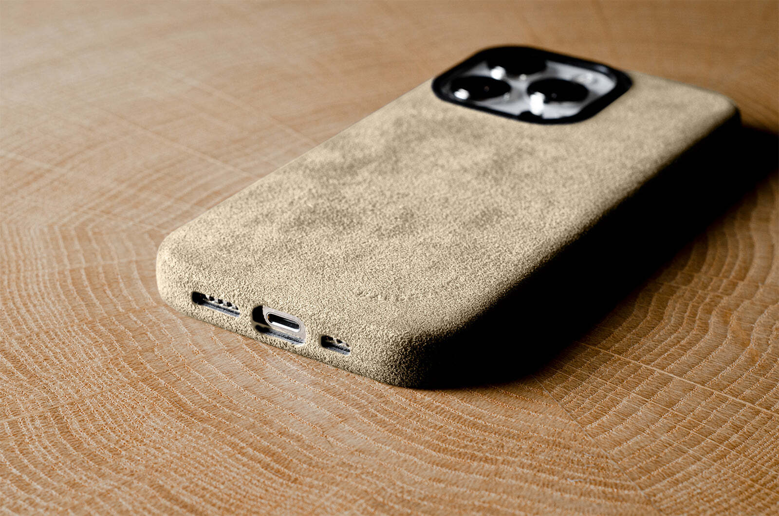 Hard Graft Fuzzy Sawdust — чехол из алькантары для iPhone