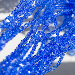 Хрустальные бусины в форме треугольника, оттенок "Синий", 2,5*3мм