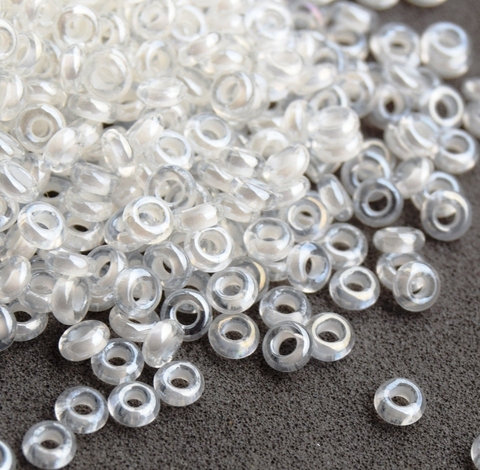 Toho Demi Round 11/0 цвет 0981 Inside Color Crystal SNOW LINED