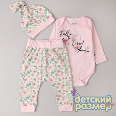 розовый