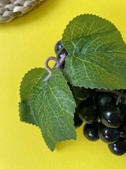 Виноград искусственный натуралистичный, БОЛЬШАЯ ГРОЗДЬ, длина 33 см., более 100 ягод, цвет темный, 1 гроздь.