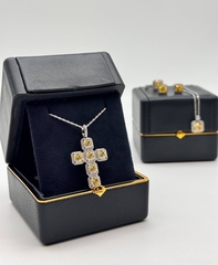 Крест GRAFF из серебра 925 пробы на цепочке с желтыми цирконами бриллиантовой огранки