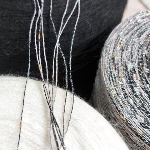 Лен (35%) с люрексом и шишибриками NODINO DI LINO 600 серый с серебром и золотом