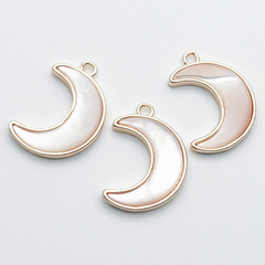 Подвеска Месяц, цвет золото, перламутр, размер 21*15 мм, цена за 1 шт