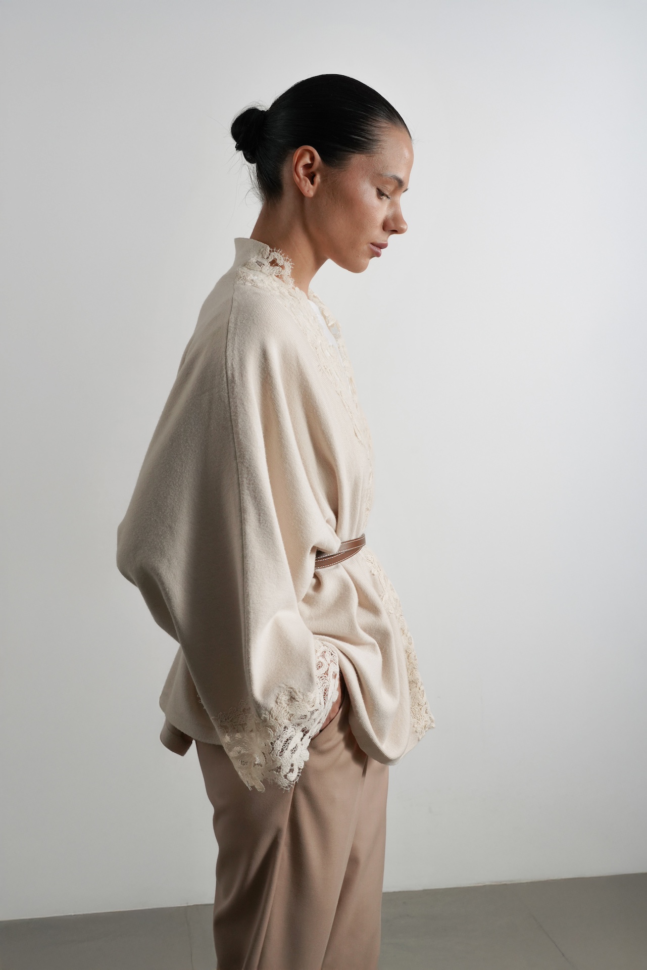 Кардиган свободного кроя с кружевной аппликацией