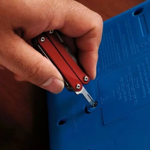 Мультитул-брелок Leatherman Squirt PS4 Red, 9 функций (831227) цвет красный | Multitool-Leatherman.Ru