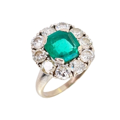 Кольцо с бриллиантами и изумрудом