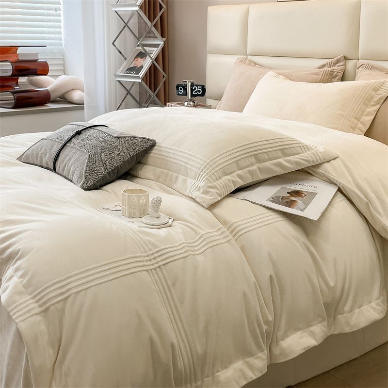 Постельное белье ЕВРО (двуспалка) Велюр Айвори