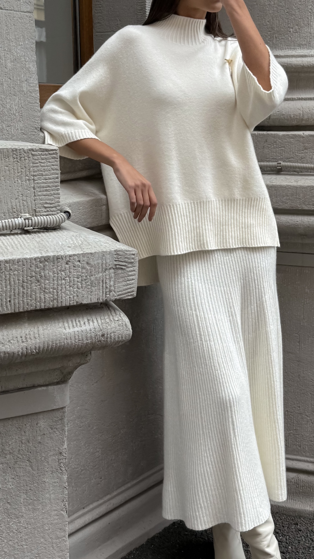 Костюм с джемпером oversize и юбкой в рубчик