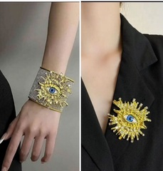 Браслет манжета ГЛАЗ с кристаллами. в стиле Schiaparelli