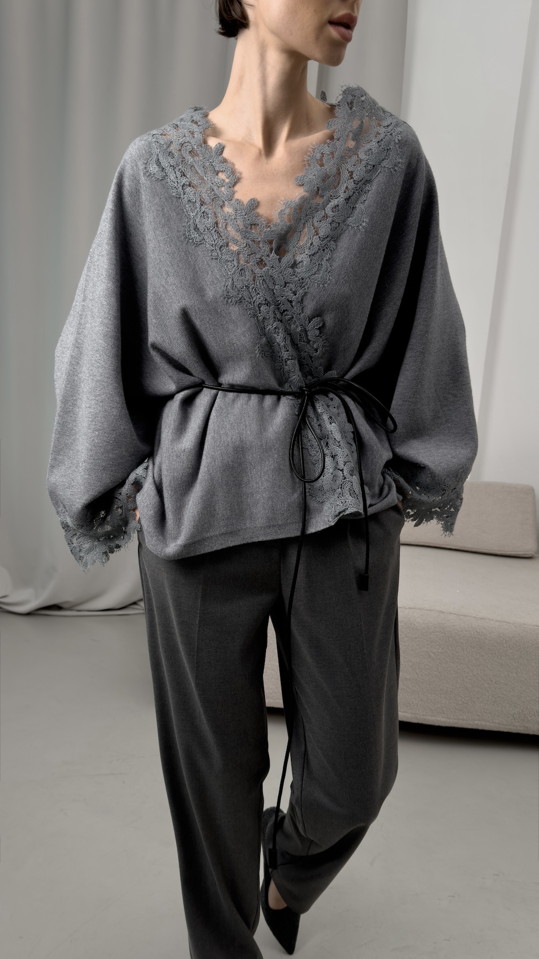 Кардиган свободного кроя с кружевной аппликацией