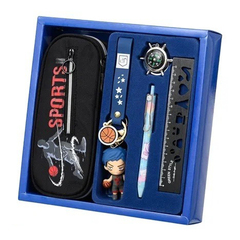 
          Канцелярский набор Basir с цветным брелоком, пеналом, ручкой, линейкой и компасом, серия "Спорт" ассорти