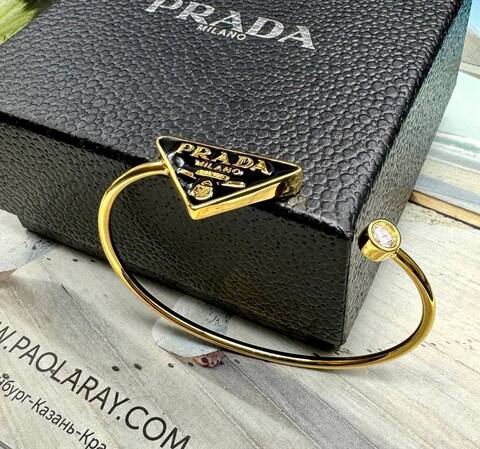 30671  - Браслет жесткий PRADA с треугольником с черной эмалью