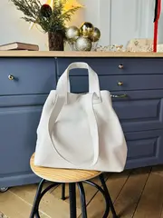 Женская сумка-шоппер из натуральной кожи белого цвета