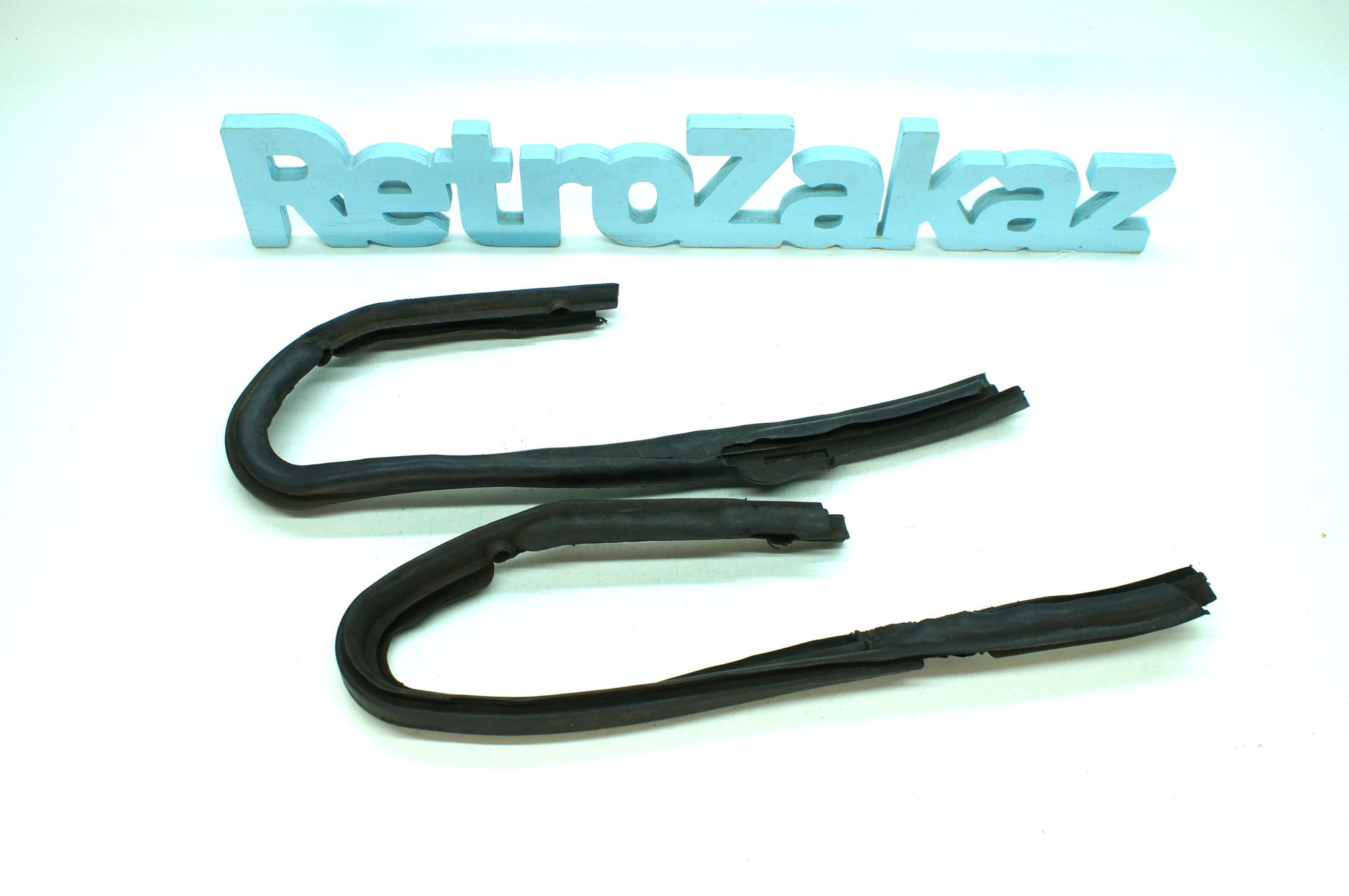 Уплотнитель передней форточки ГАЗ 24 Волга. Комплект